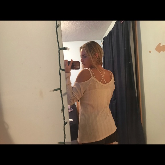 Light pink knitted no shoulder sweater - Picture 4 of 5